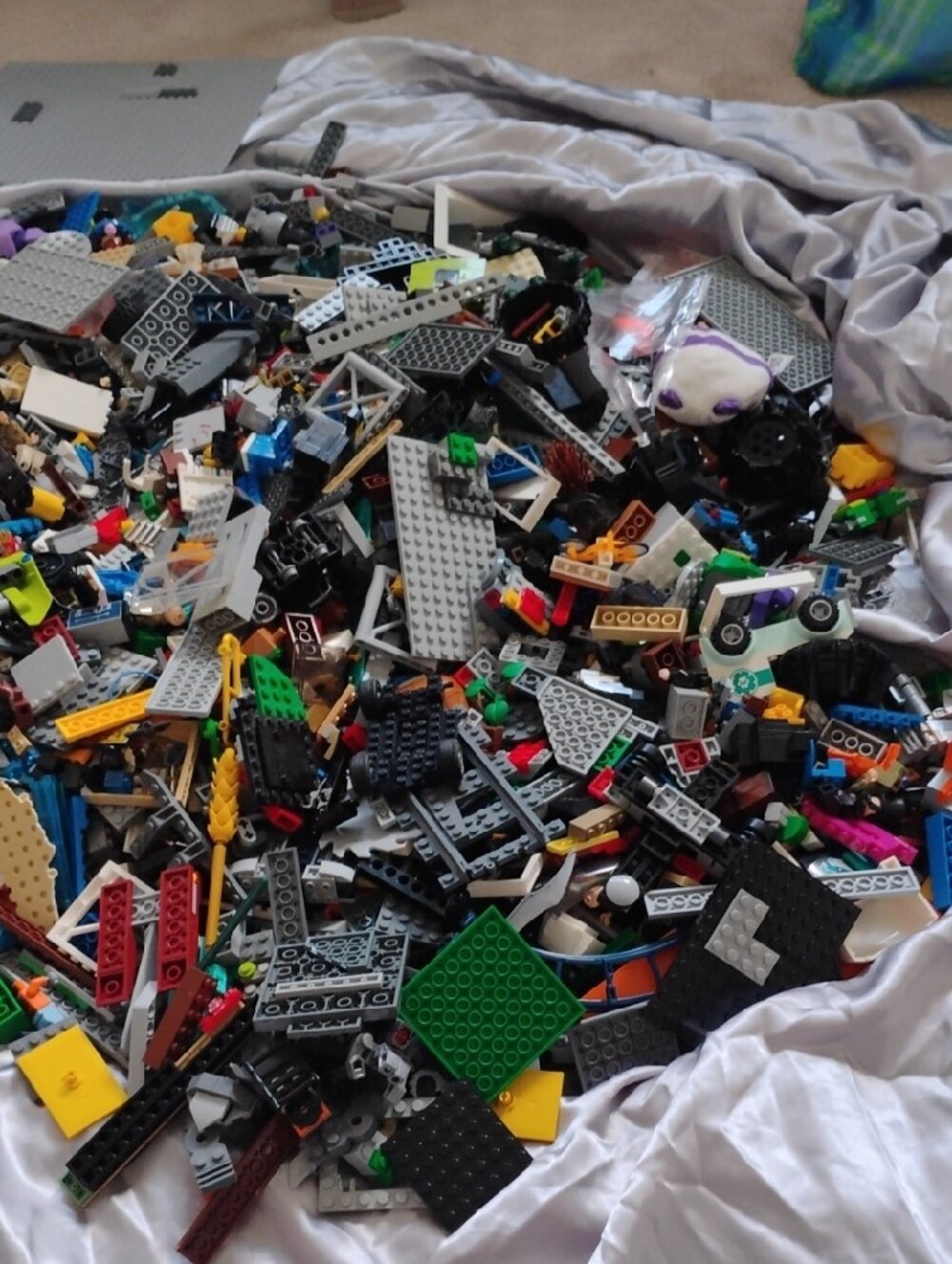 Assorted Legos Pieces.  Over 40 Lbs - Picture 2 of 13
